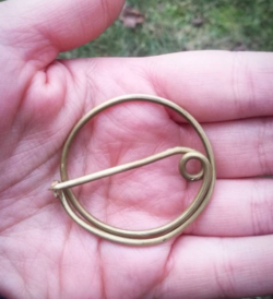 Celtic round clothes brooch, brass reenacment jewellery